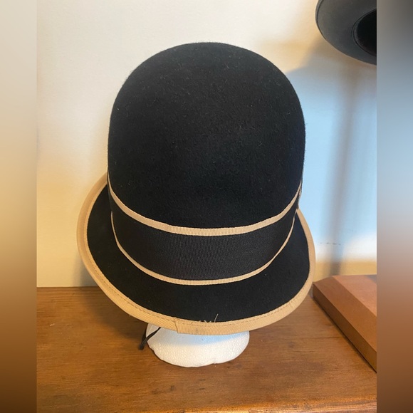 Black and tan wool cloche flapper hat in size M/L - Picture 2 of 10